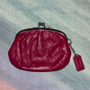 Vintage Y2K Coach pink kiss lock patent leather pouch wallet